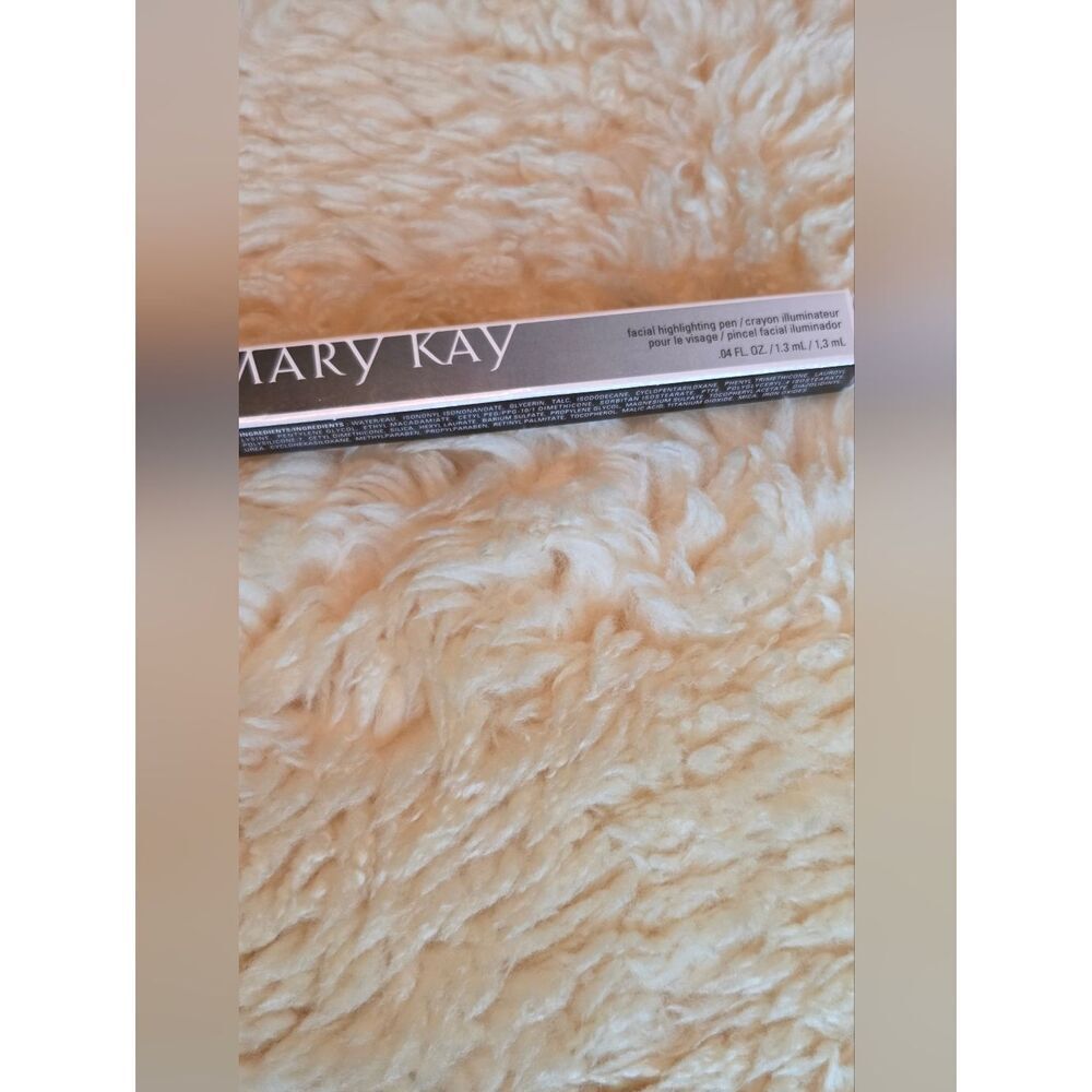 NIB Mary Kay Facial Highlighting Pen  .04Fl.Oz/1.3ml. SHADE 3